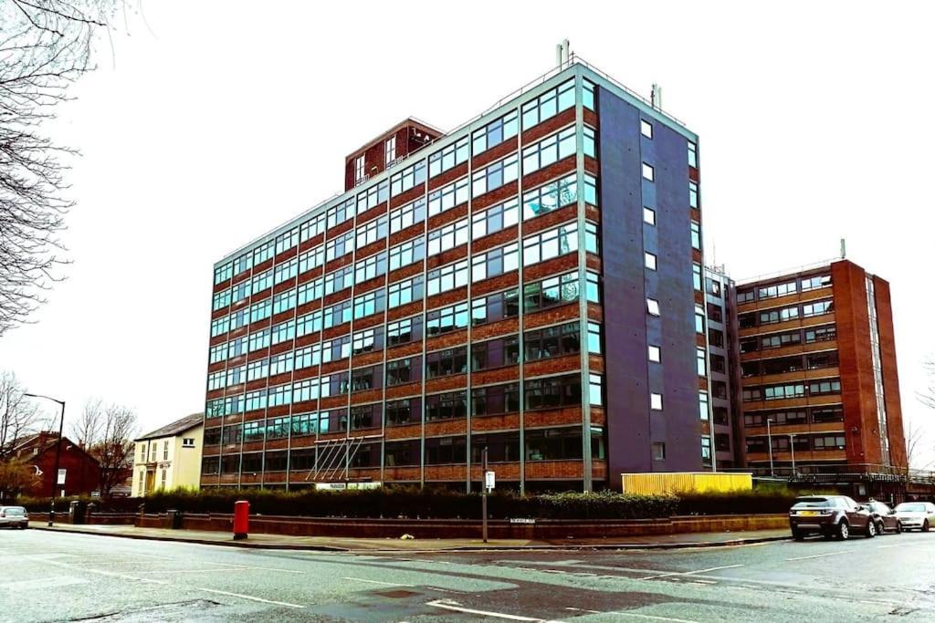 Lovely Studio Apartment With Free Parking Included! Manchester Exterior photo